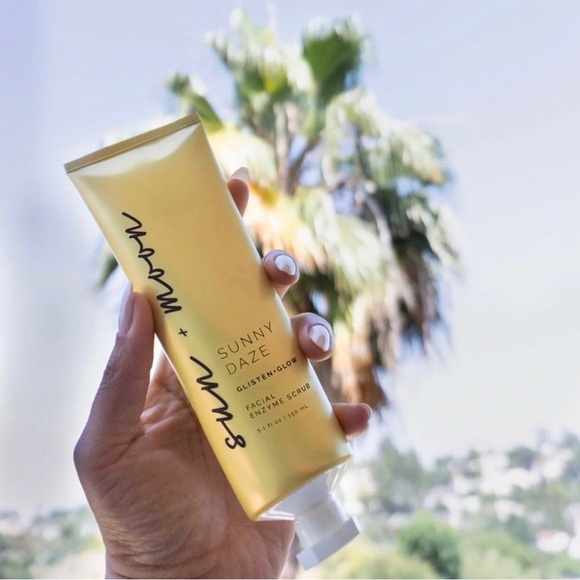 4 Sun & Moon NIB Sunny Daze Glisten+Glow Facial Gel Enzyme Scrub Pineapple Mango - Picture 1 of 14